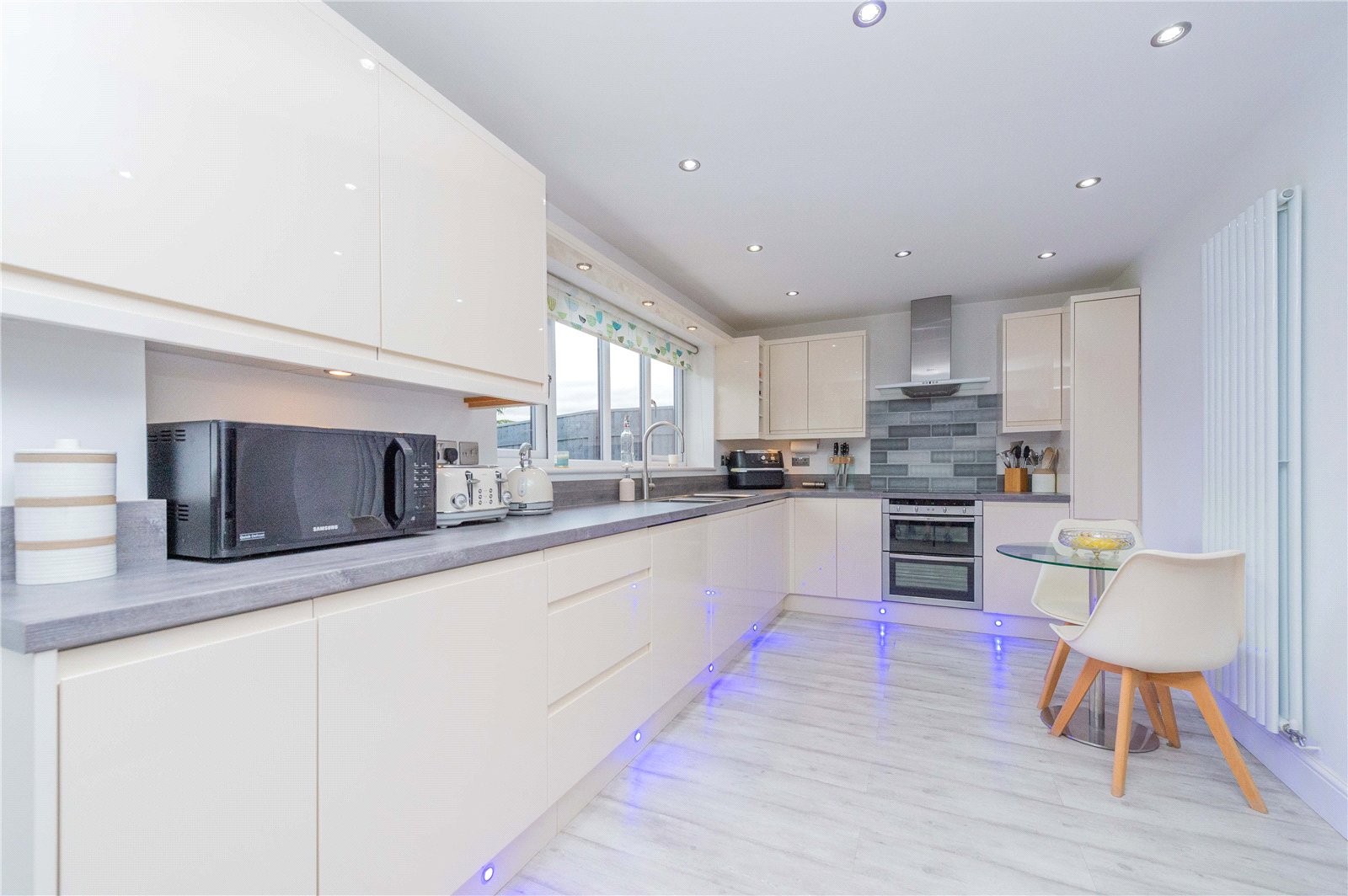 Picture No. 22 Highgrove Meadows, Priorslee, TF2