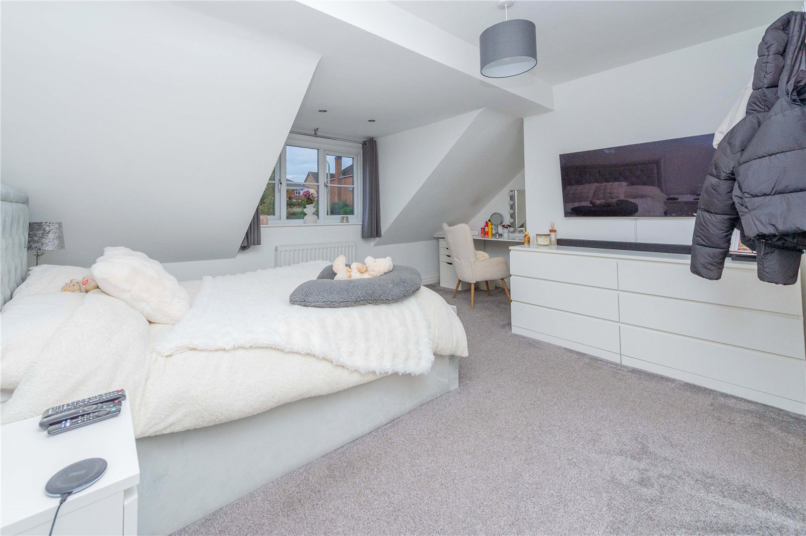 Picture No. 48 Highgrove Meadows, Priorslee, TF2