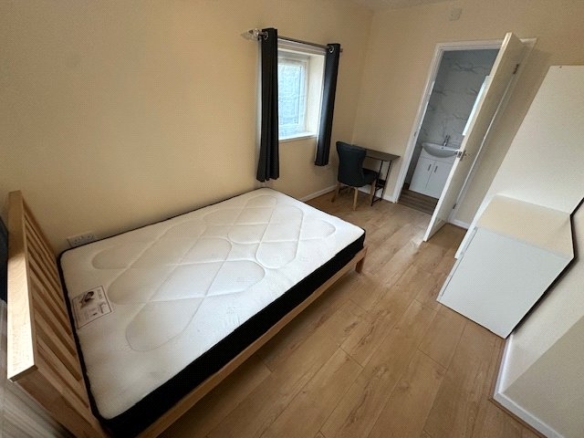 Manor Road, Arleston, TF1